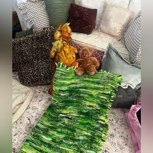Green Knitted Throw Blanket